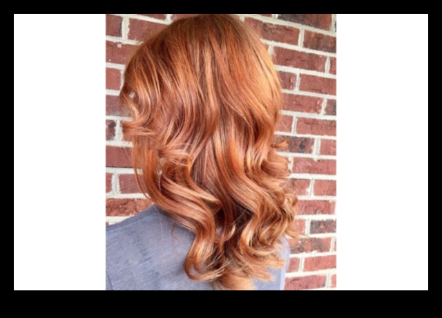 Bucle de cupru și stiluri elegante: stăpânirea texturii părului roșu și castaniu
