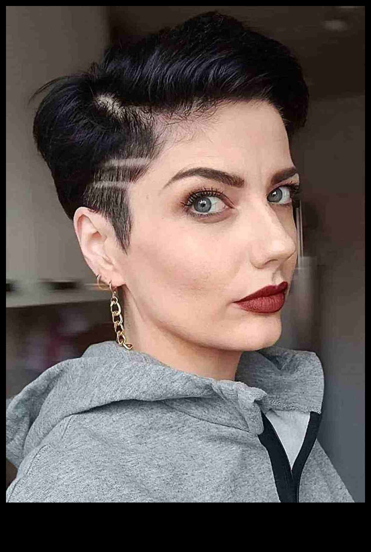 Razor Chic Coafuri scurte îndrăznețe și nervoase pentru femei 2 Razor Chic: coafuri scurte de ultimă oră pentru un aspect îndrăzneț