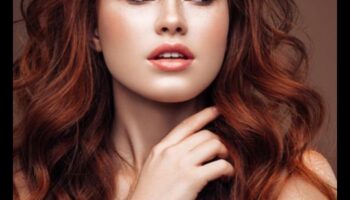 Bucle de cupru și stiluri elegante: stăpânirea texturii părului roșu și castaniu