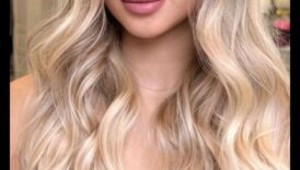 Champagne Blonde Elegance: Coafuri de sărbătoare pentru toate ocaziile