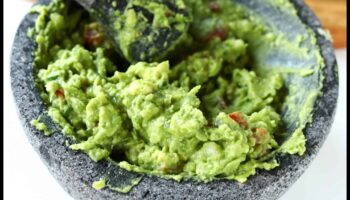 Guacamole Guru: Crearea celei mai bune dip mexicane de avocado